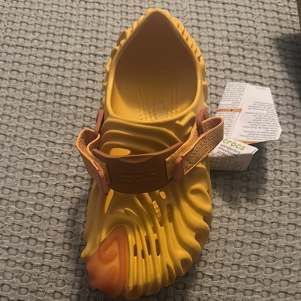 CROCS woman’s salehe bembury